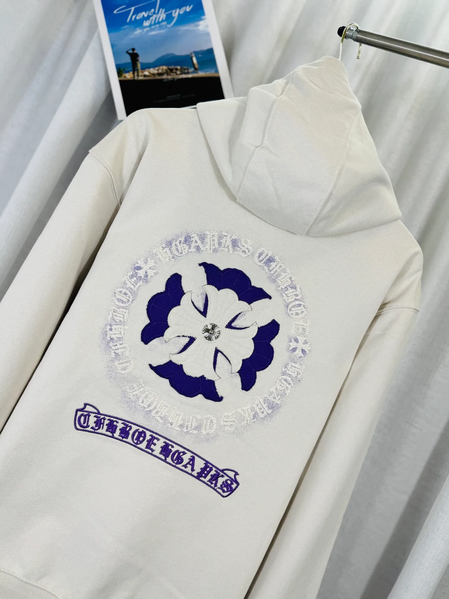 P340 top version, real shot without P, ​​different from market currency) 𝗖𝗵𝗿𝗼𝗺𝗲 𝗛𝗲𝗮𝗿𝘁𝘀/Cro Heart 2025 washed and burned flower patch embroidered autumn and winter new original single counter American patchwork 3D three-dimensional patch couple casual cardigan sweatshirt 👑The highest version! Customized fabric 480g tripe terry fabric! American acid-washed and distressed original fabric, laser burning + patch embroidery, exquisite embroidery of letters! The best-selling model in the counter, very comfortable to wear. Accessories: original molded and authenticated collar label➕100% silk wash label. Genuine purchase-grade original hangtag➕matching hanging rope➕3D hanging beads➕original packaging bag. Craftsmanship: The original version has consistent wiring! The highest version of the armhole matching technique! Color: Black Apricot Size: S M L XL Style Number: 25-317